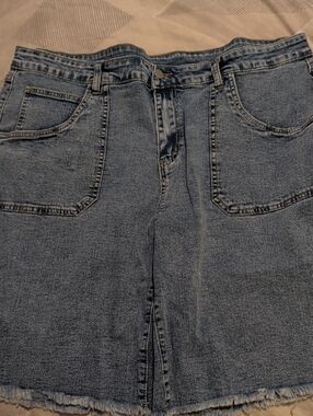 Classic High-Waist Denim Bermuda Shorts - Blue